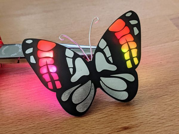 Der bunte Schmetterling, eines der Bausätze. (Bild mit Genehmigung des Autors)